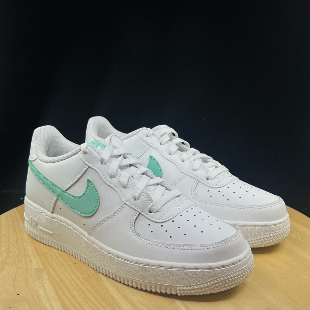 NEW Nike Air Force 1 Low White/Emerald Green DV7762 104 Women’s Sz 8.5/ Size 7Y - Picture 5 of 10